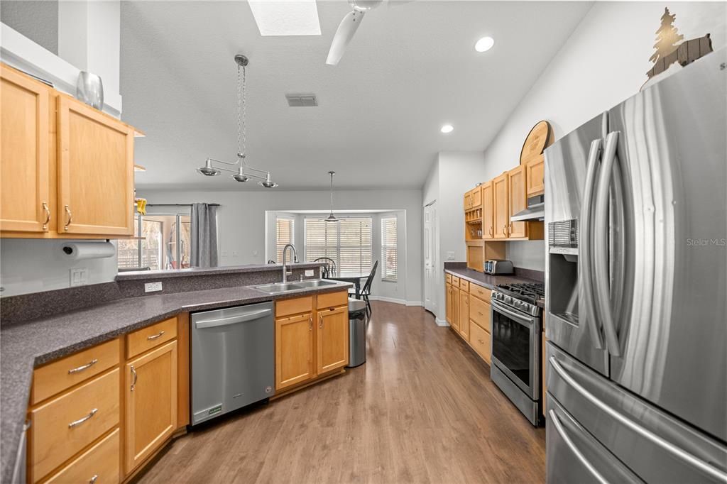 En Venta: $749,000 (6 camas, 4 baños, 2390 Pies cuadrados)