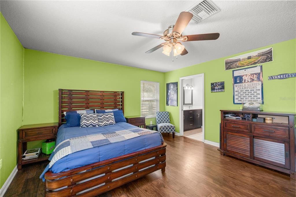 En Venta: $749,000 (6 camas, 4 baños, 2390 Pies cuadrados)