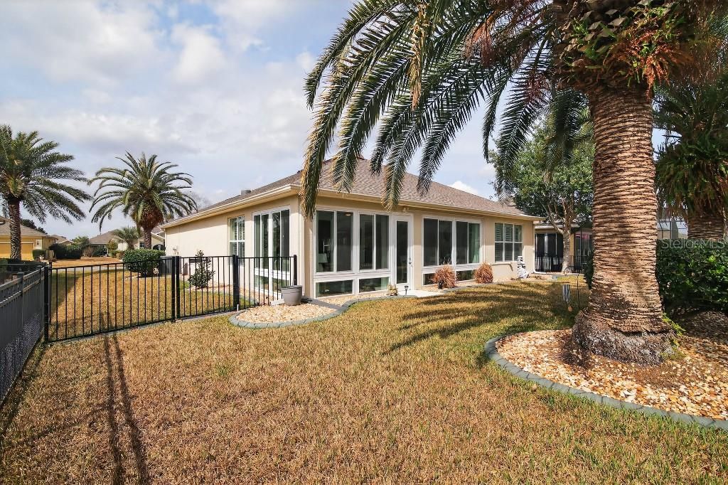 Activo con contrato: $365,500 (3 camas, 2 baños, 1714 Pies cuadrados)
