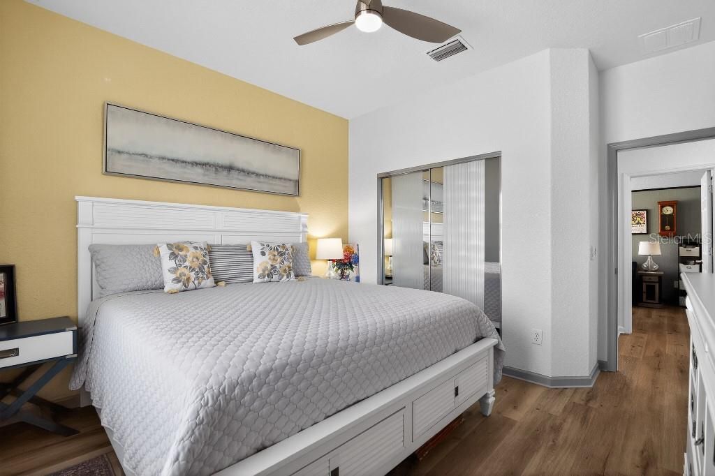 Activo con contrato: $365,500 (3 camas, 2 baños, 1714 Pies cuadrados)