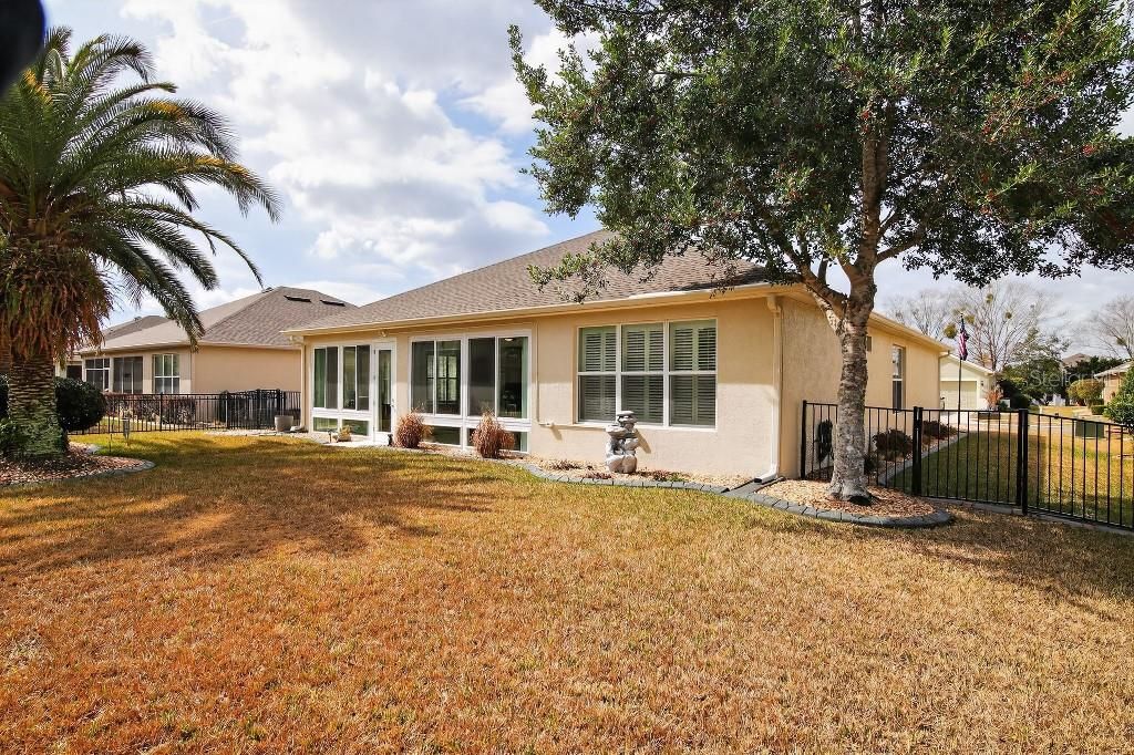 Activo con contrato: $365,500 (3 camas, 2 baños, 1714 Pies cuadrados)