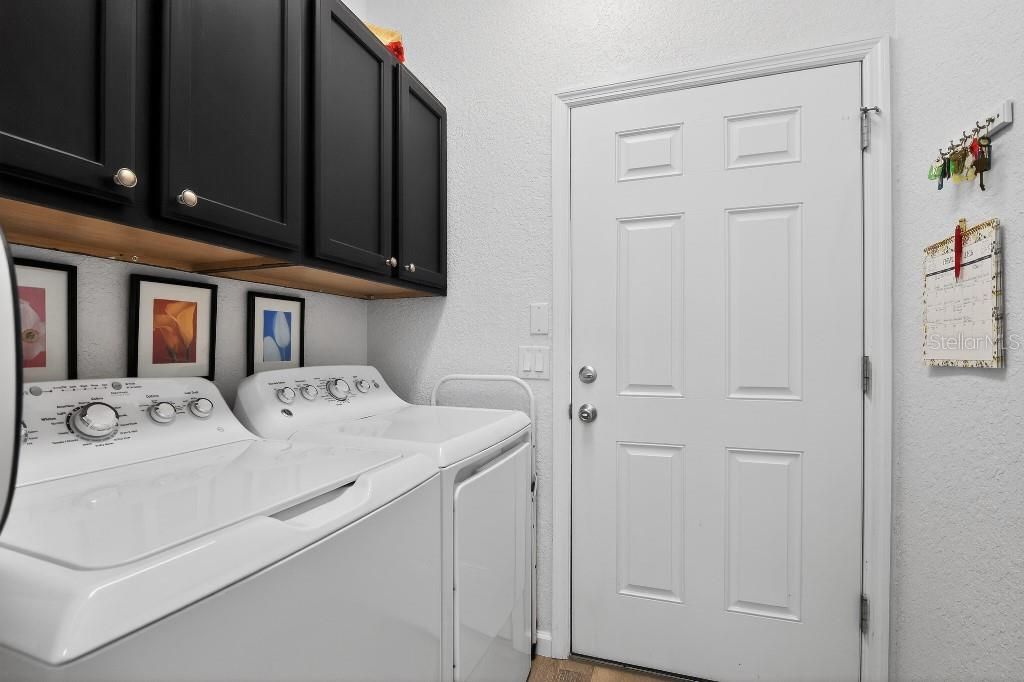 Activo con contrato: $365,500 (3 camas, 2 baños, 1714 Pies cuadrados)