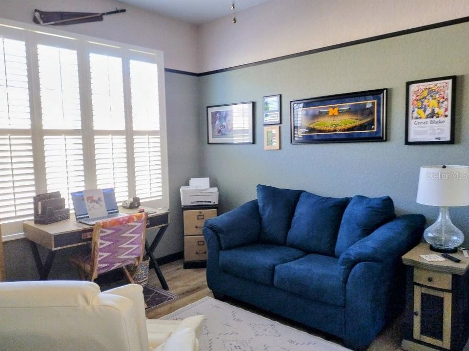 Activo con contrato: $365,500 (3 camas, 2 baños, 1714 Pies cuadrados)