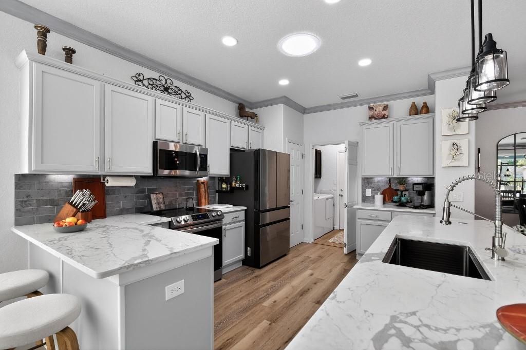 Activo con contrato: $365,500 (3 camas, 2 baños, 1714 Pies cuadrados)