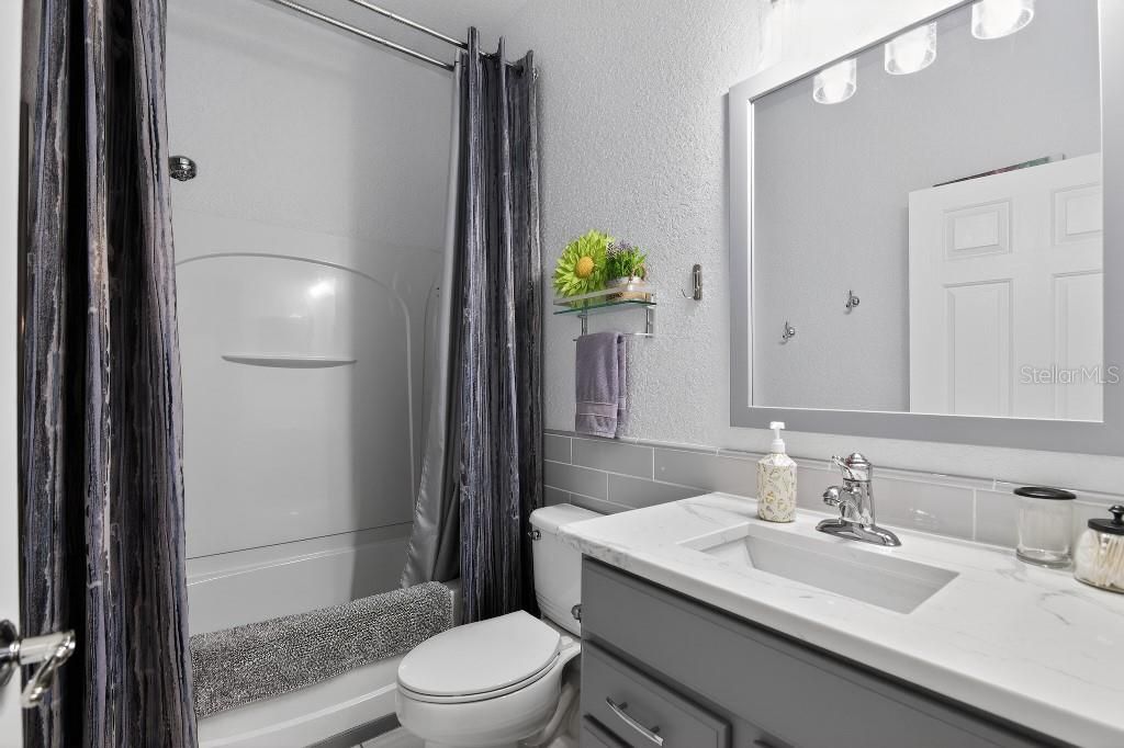 Activo con contrato: $365,500 (3 camas, 2 baños, 1714 Pies cuadrados)
