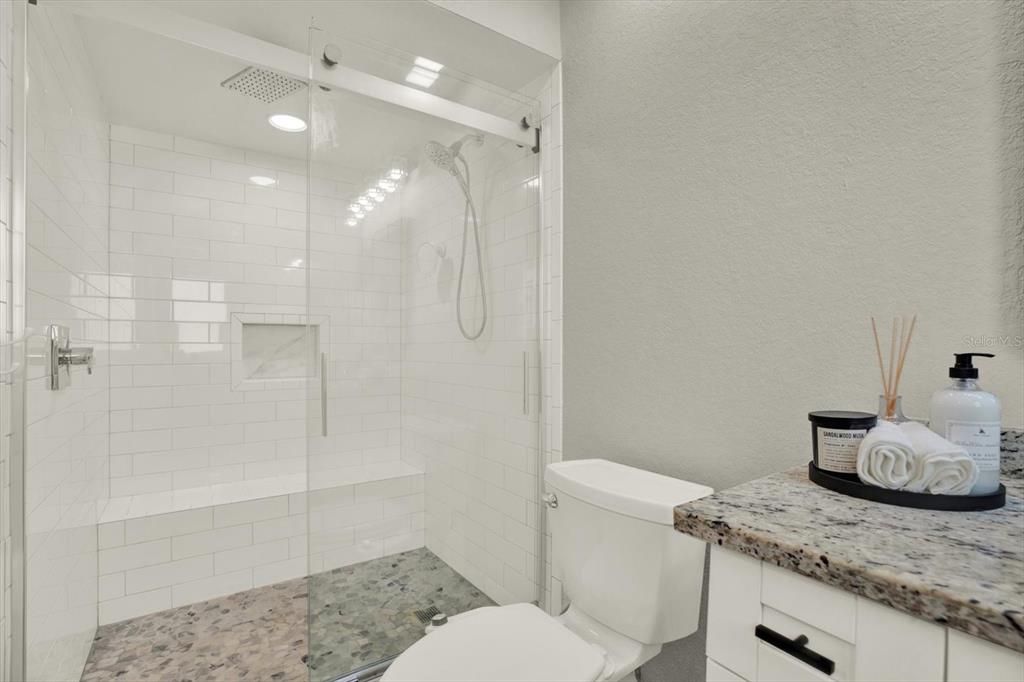 Activo con contrato: $699,000 (3 camas, 2 baños, 1925 Pies cuadrados)