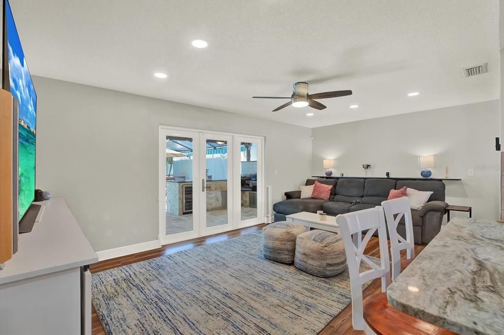 Activo con contrato: $699,000 (3 camas, 2 baños, 1925 Pies cuadrados)