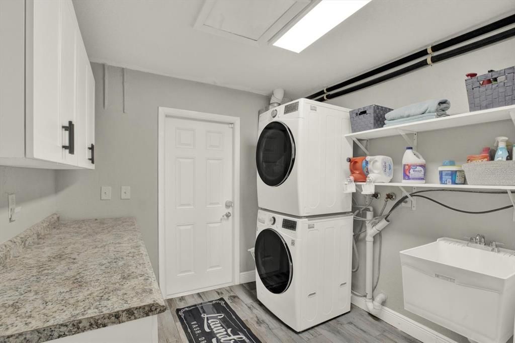 Activo con contrato: $699,000 (3 camas, 2 baños, 1925 Pies cuadrados)