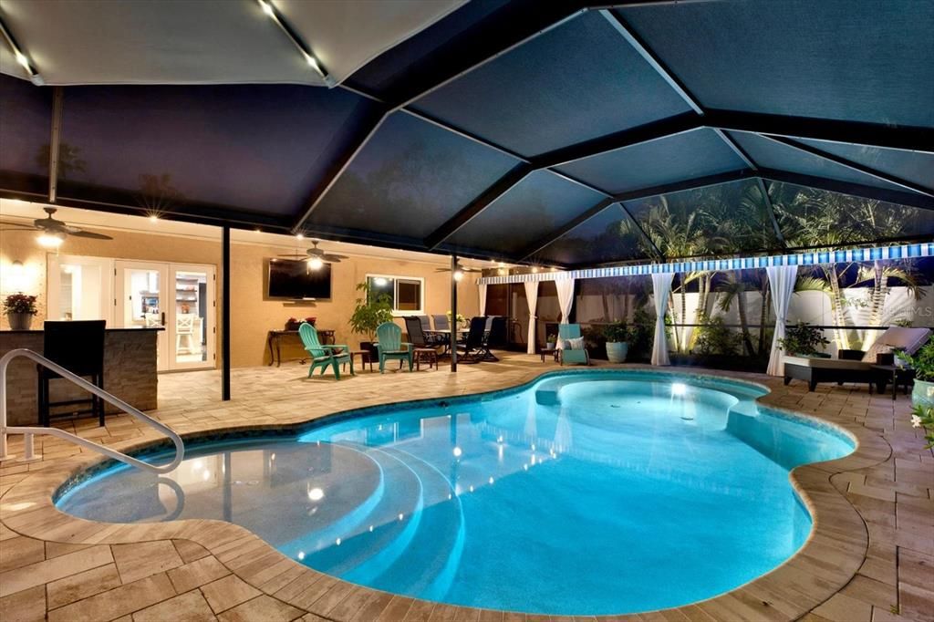 Activo con contrato: $699,000 (3 camas, 2 baños, 1925 Pies cuadrados)