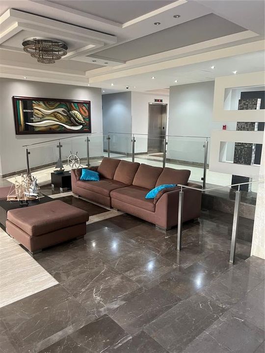 Под контрактом: $510,000 (1 спален, 1 ванн, 666 Квадратных фут)