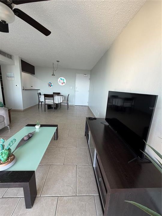 Под контрактом: $510,000 (1 спален, 1 ванн, 666 Квадратных фут)