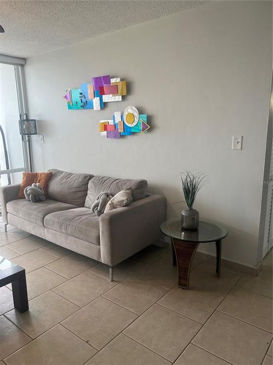 Под контрактом: $510,000 (1 спален, 1 ванн, 666 Квадратных фут)