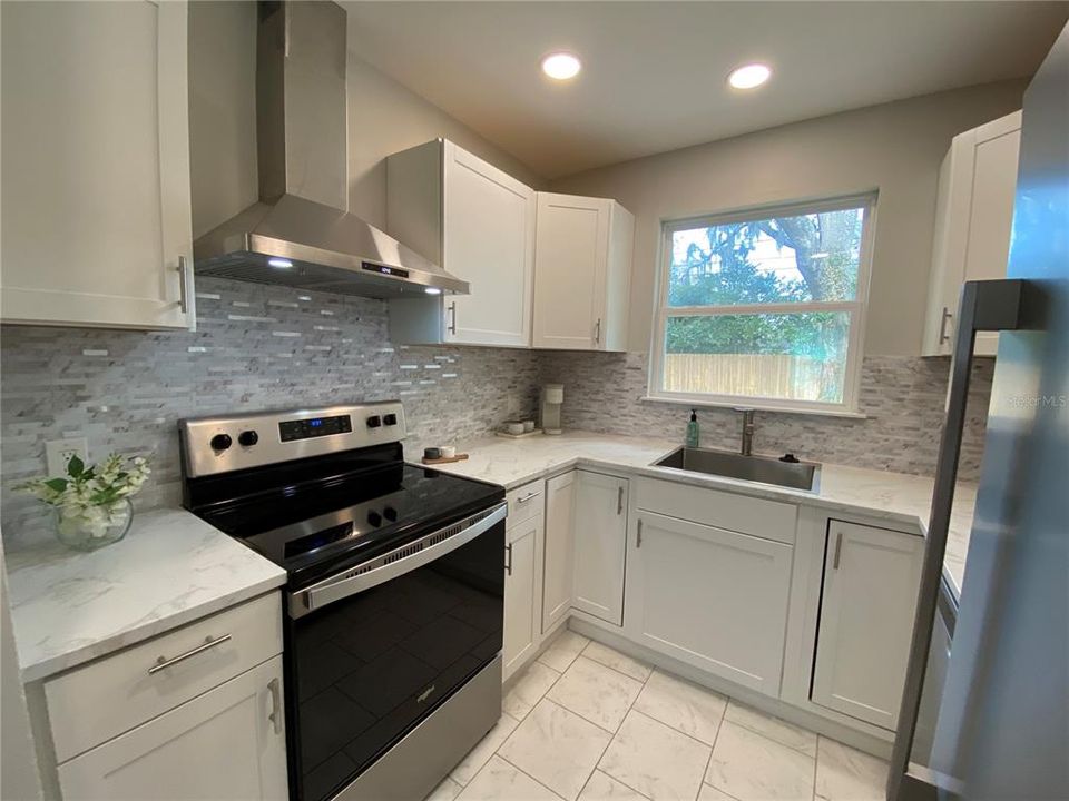 待售: $499,000 (3 贝兹, 1 浴室, 992 平方英尺)