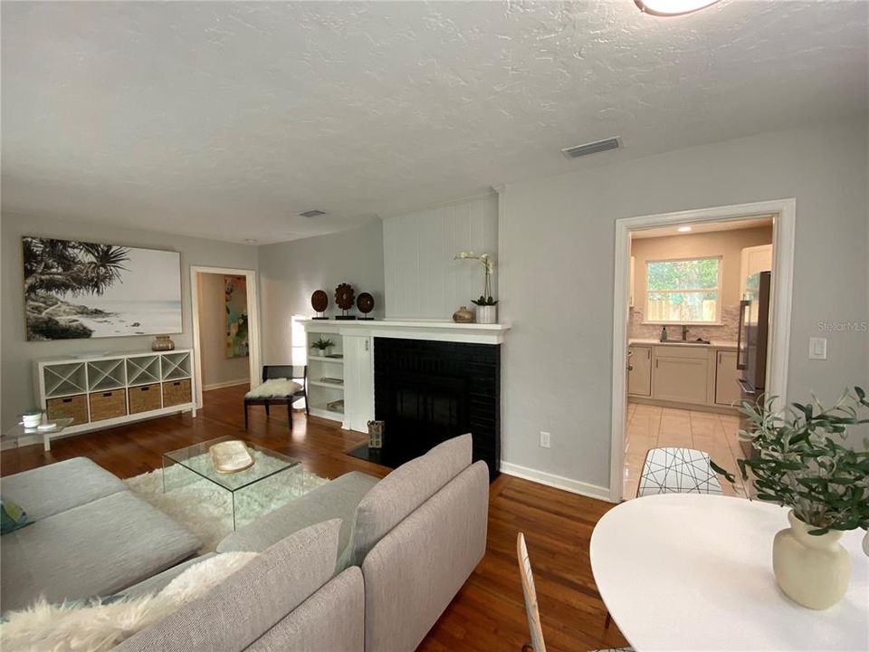 待售: $499,000 (3 贝兹, 1 浴室, 992 平方英尺)