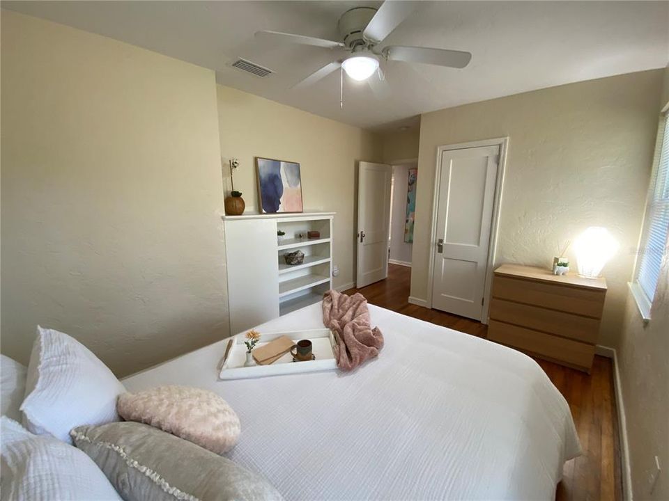 待售: $499,000 (3 贝兹, 1 浴室, 992 平方英尺)