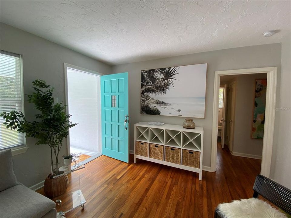 待售: $499,000 (3 贝兹, 1 浴室, 992 平方英尺)