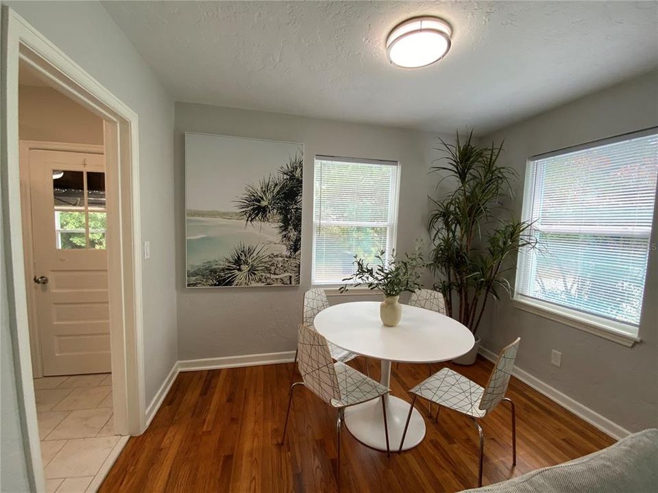 待售: $499,000 (3 贝兹, 1 浴室, 992 平方英尺)