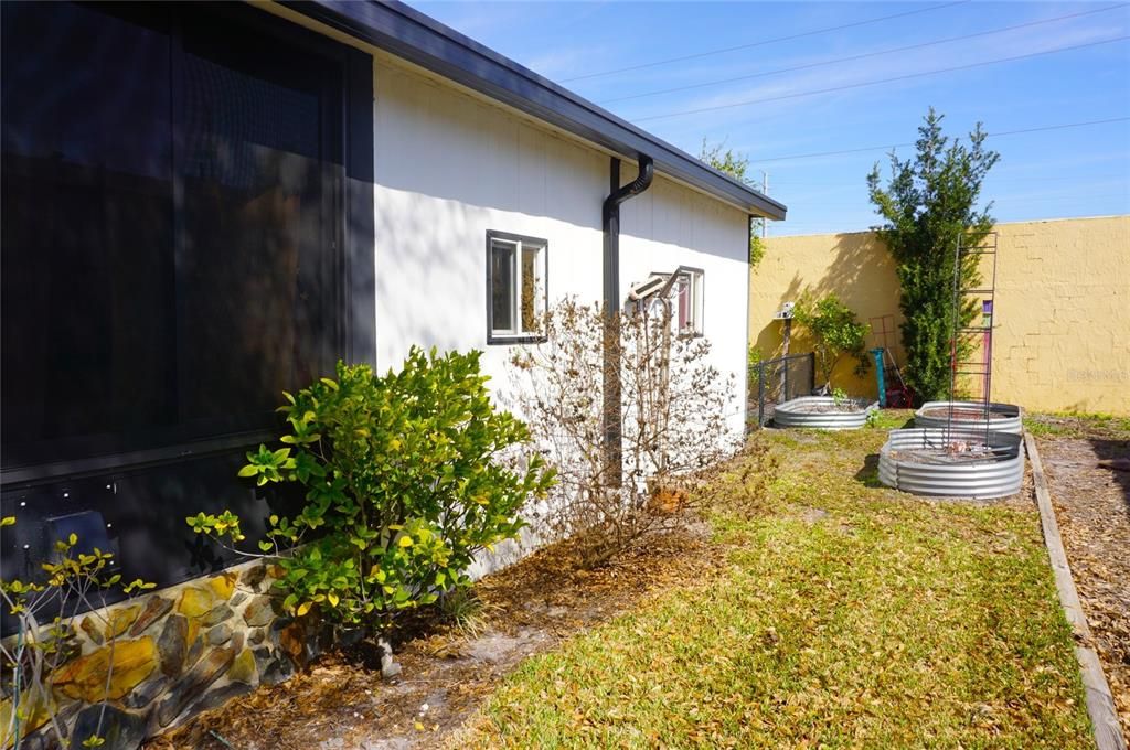 Active With Contract: $239,900 (3 beds, 2 baths, 1616 Square Feet)