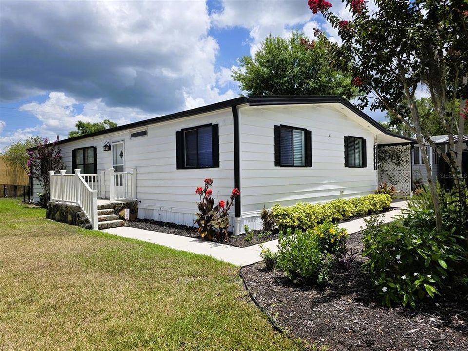 Active With Contract: $239,900 (3 beds, 2 baths, 1616 Square Feet)