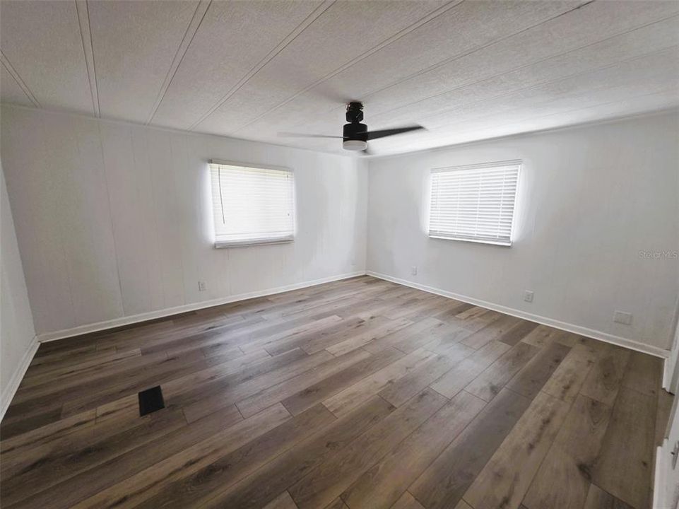 Active With Contract: $239,900 (3 beds, 2 baths, 1616 Square Feet)