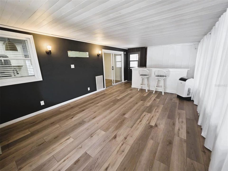 Active With Contract: $239,900 (3 beds, 2 baths, 1616 Square Feet)