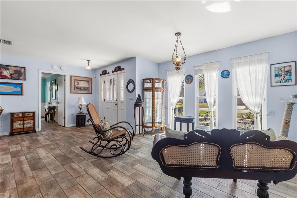 En Venta: $329,000 (3 camas, 2 baños, 2462 Pies cuadrados)