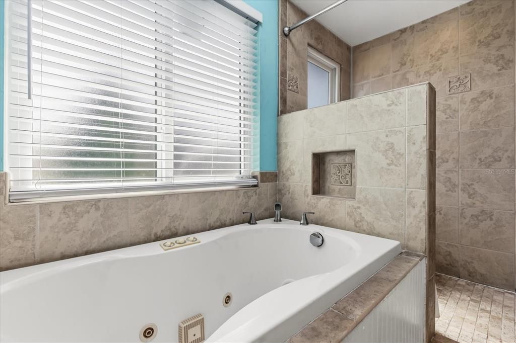 En Venta: $329,000 (3 camas, 2 baños, 2462 Pies cuadrados)