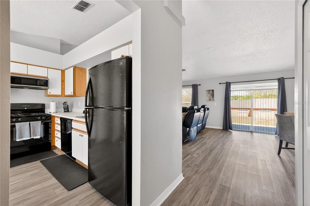 Activo con contrato: $359,900 (3 camas, 2 baños, 1466 Pies cuadrados)