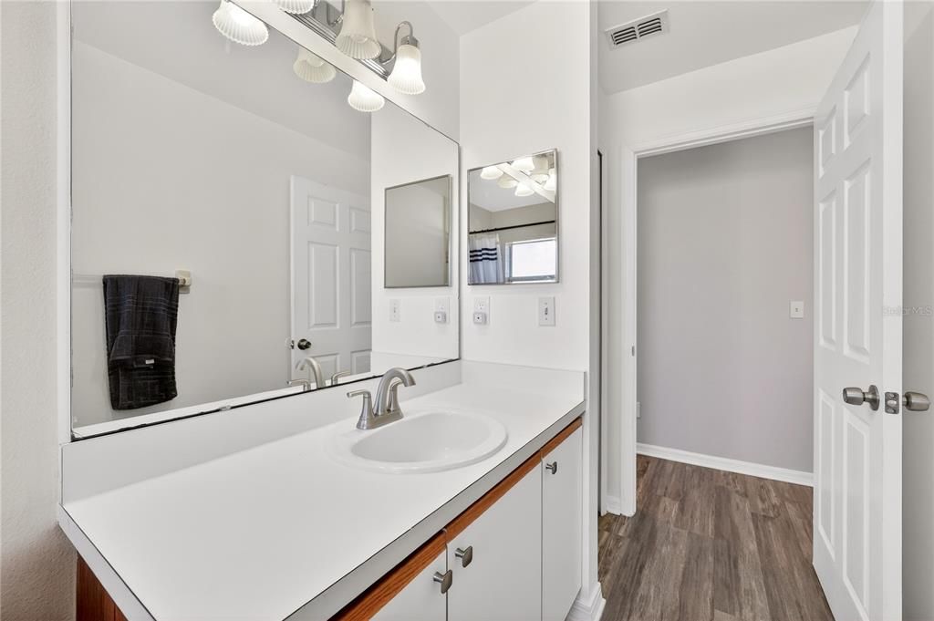 Activo con contrato: $359,900 (3 camas, 2 baños, 1466 Pies cuadrados)
