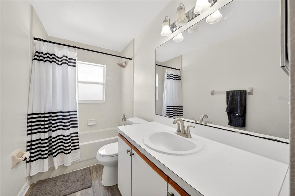Activo con contrato: $359,900 (3 camas, 2 baños, 1466 Pies cuadrados)