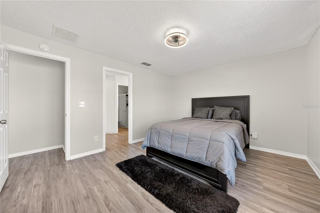 Activo con contrato: $359,900 (3 camas, 2 baños, 1466 Pies cuadrados)