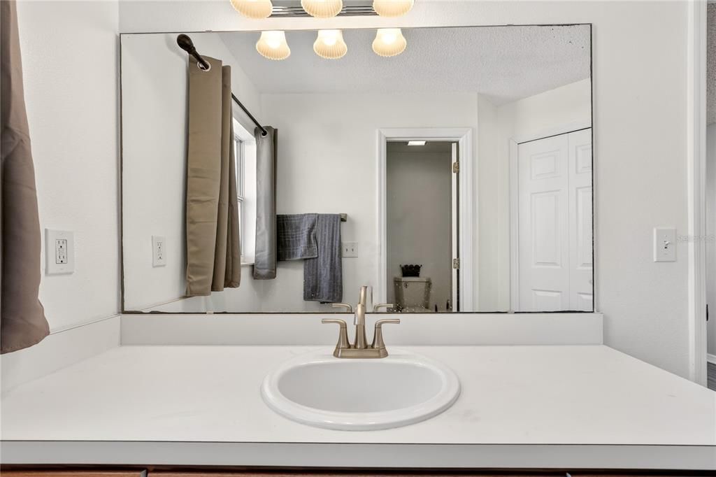 Activo con contrato: $359,900 (3 camas, 2 baños, 1466 Pies cuadrados)