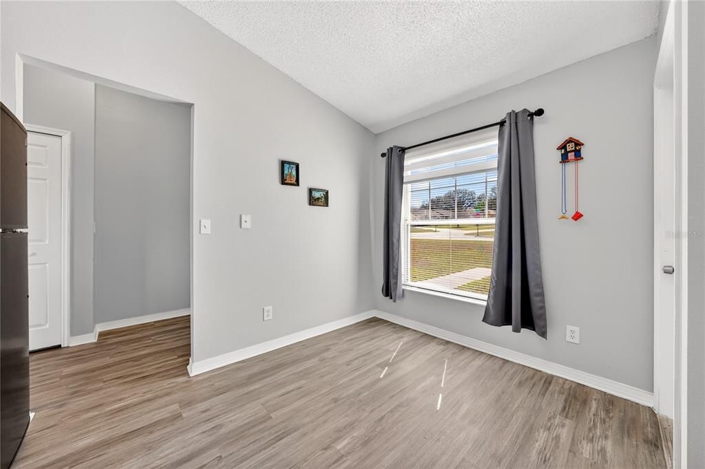 Activo con contrato: $359,900 (3 camas, 2 baños, 1466 Pies cuadrados)