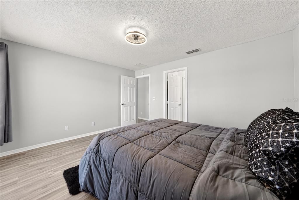 Activo con contrato: $359,900 (3 camas, 2 baños, 1466 Pies cuadrados)