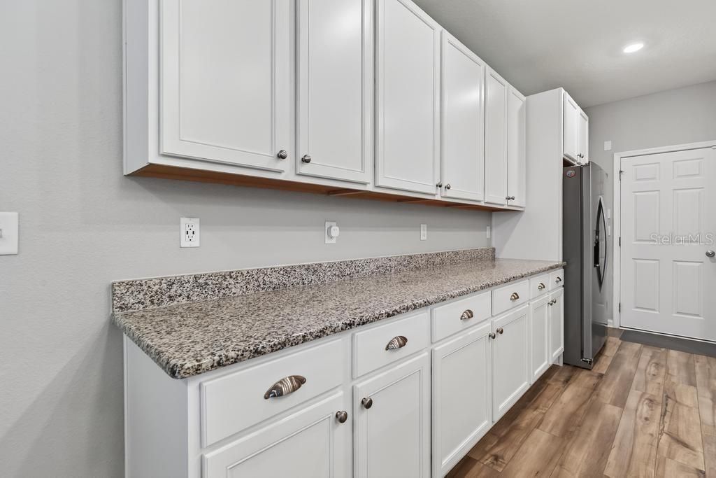 For Sale: $335,000 (3 beds, 2 baths, 1877 Square Feet)