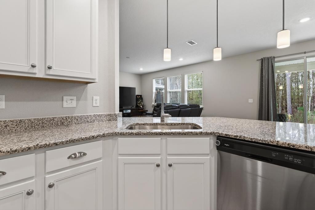 For Sale: $335,000 (3 beds, 2 baths, 1877 Square Feet)