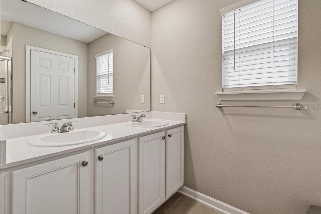 For Sale: $335,000 (3 beds, 2 baths, 1877 Square Feet)