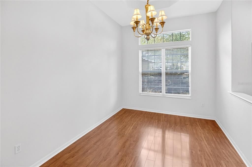 Под контрактом: $550,000 (4 спален, 3 ванн, 2682 Квадратных фут)