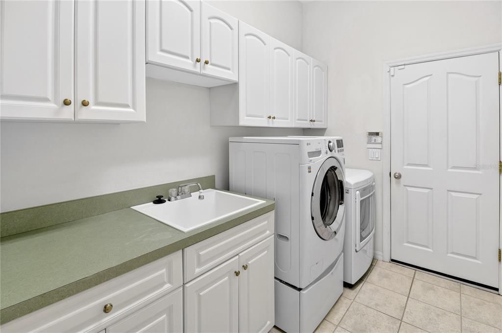 Под контрактом: $550,000 (4 спален, 3 ванн, 2682 Квадратных фут)