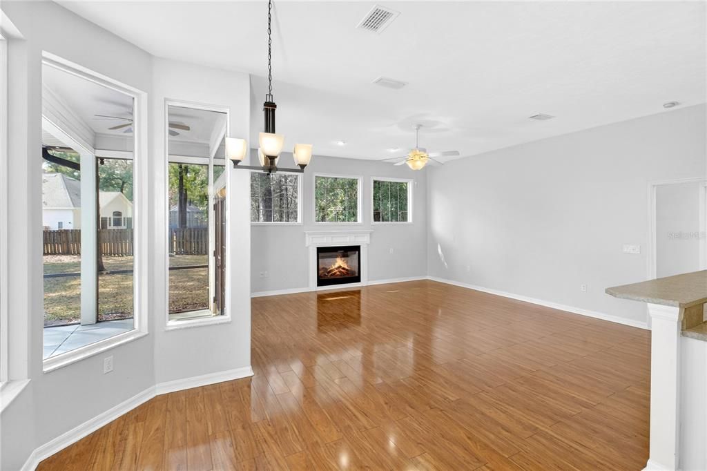 Под контрактом: $550,000 (4 спален, 3 ванн, 2682 Квадратных фут)