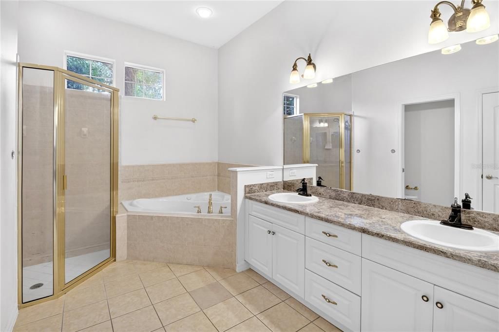 Под контрактом: $550,000 (4 спален, 3 ванн, 2682 Квадратных фут)