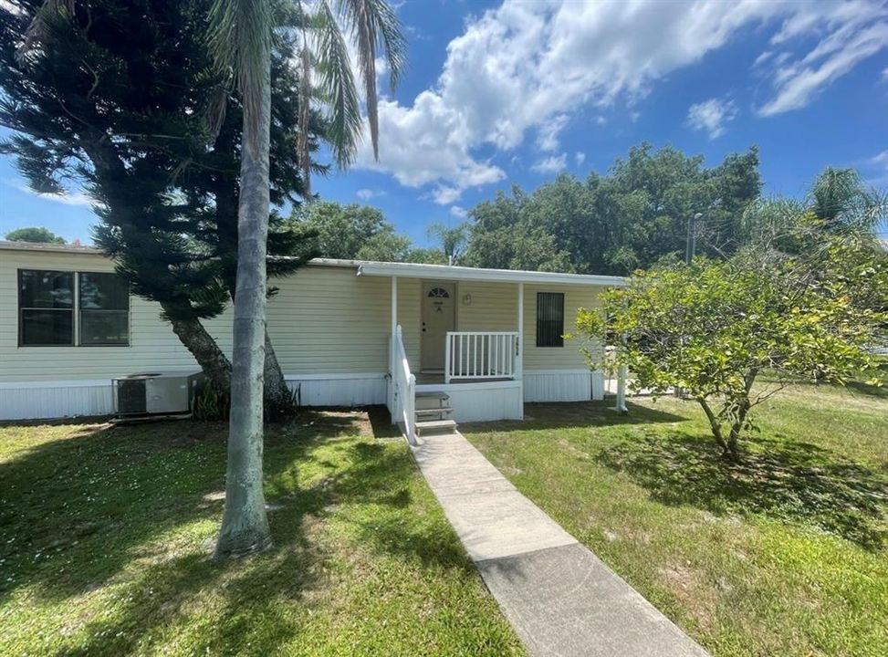 На продажу: $220,000 (2 спален, 1 ванн, 784 Квадратных фут)