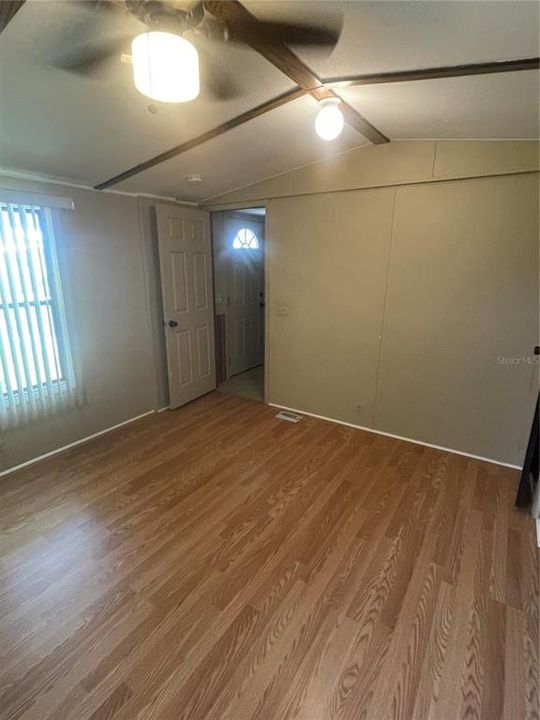 На продажу: $220,000 (2 спален, 1 ванн, 784 Квадратных фут)