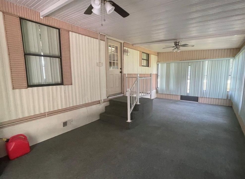 На продажу: $220,000 (2 спален, 1 ванн, 784 Квадратных фут)