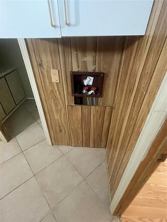 На продажу: $220,000 (2 спален, 1 ванн, 784 Квадратных фут)