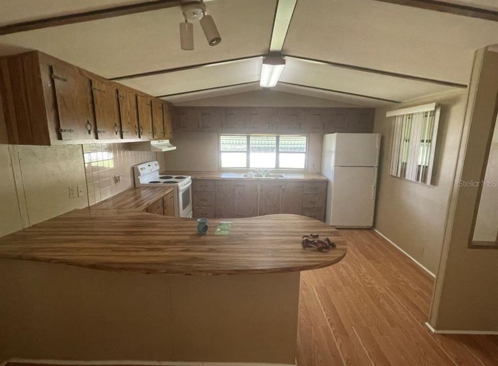 На продажу: $220,000 (2 спален, 1 ванн, 784 Квадратных фут)