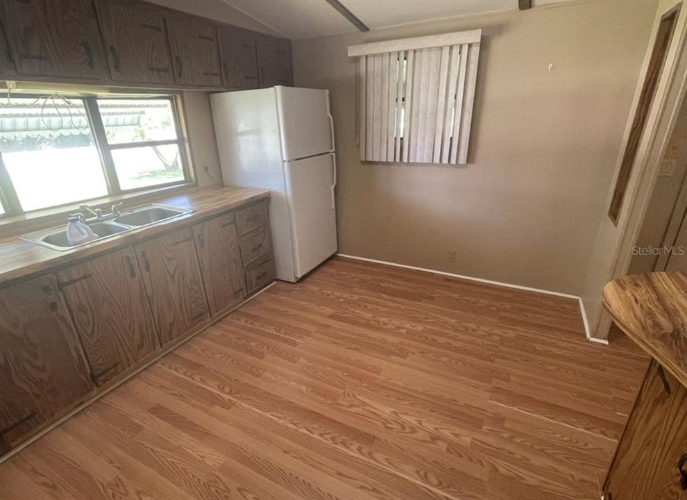 На продажу: $220,000 (2 спален, 1 ванн, 784 Квадратных фут)