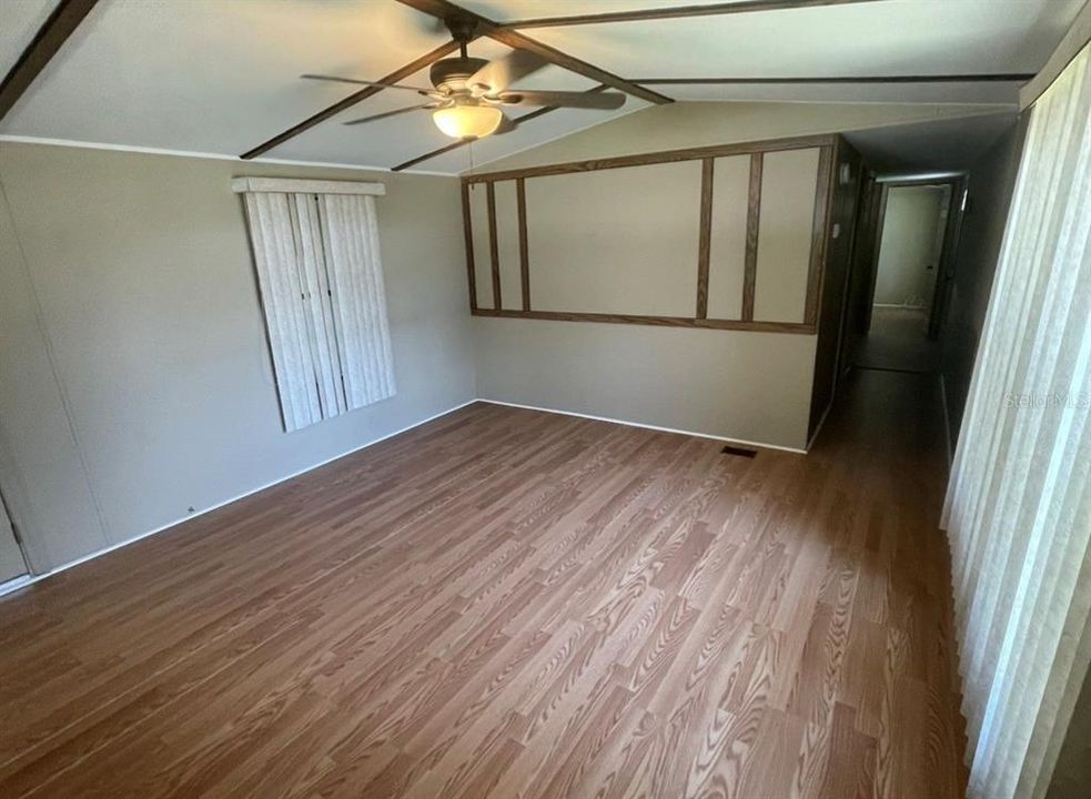 На продажу: $220,000 (2 спален, 1 ванн, 784 Квадратных фут)