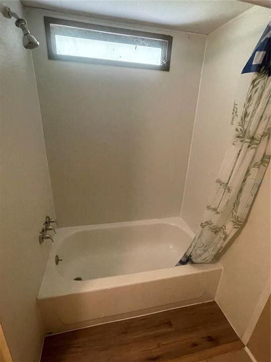 На продажу: $220,000 (2 спален, 1 ванн, 784 Квадратных фут)