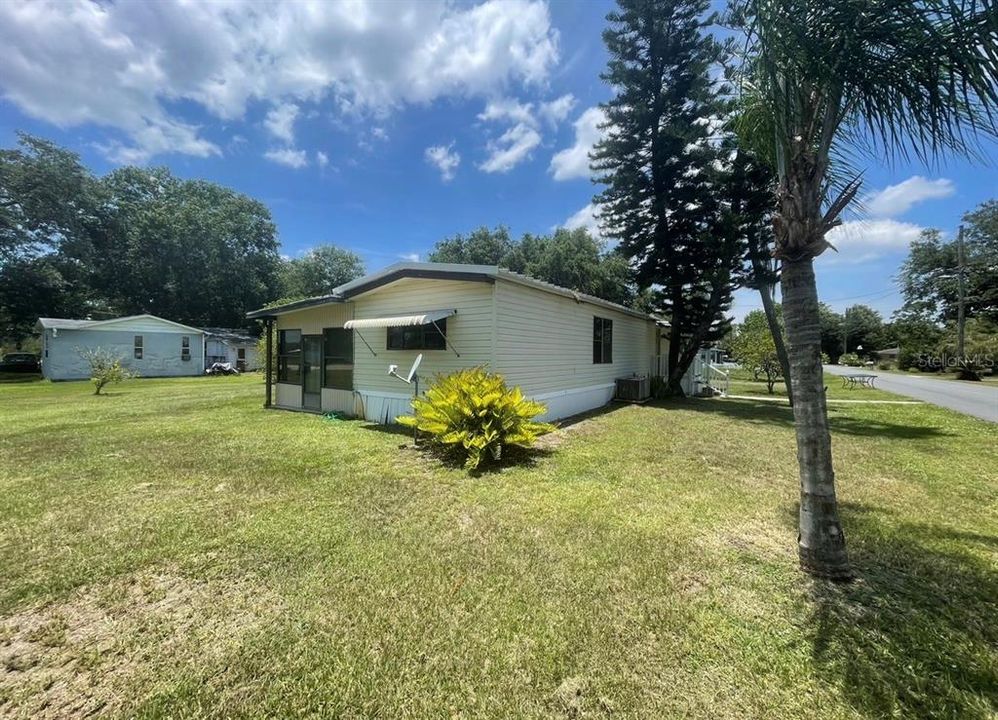 На продажу: $220,000 (2 спален, 1 ванн, 784 Квадратных фут)